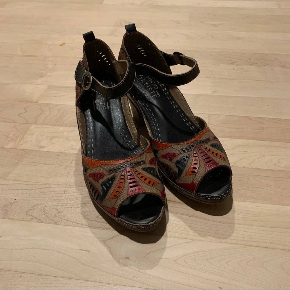 NWB Spring Step Avelle Perforated Sandal in Black Multi